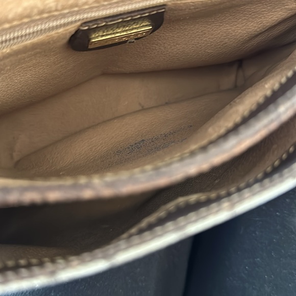 Authentic Gucci Crossbody - Picture 9 of 16